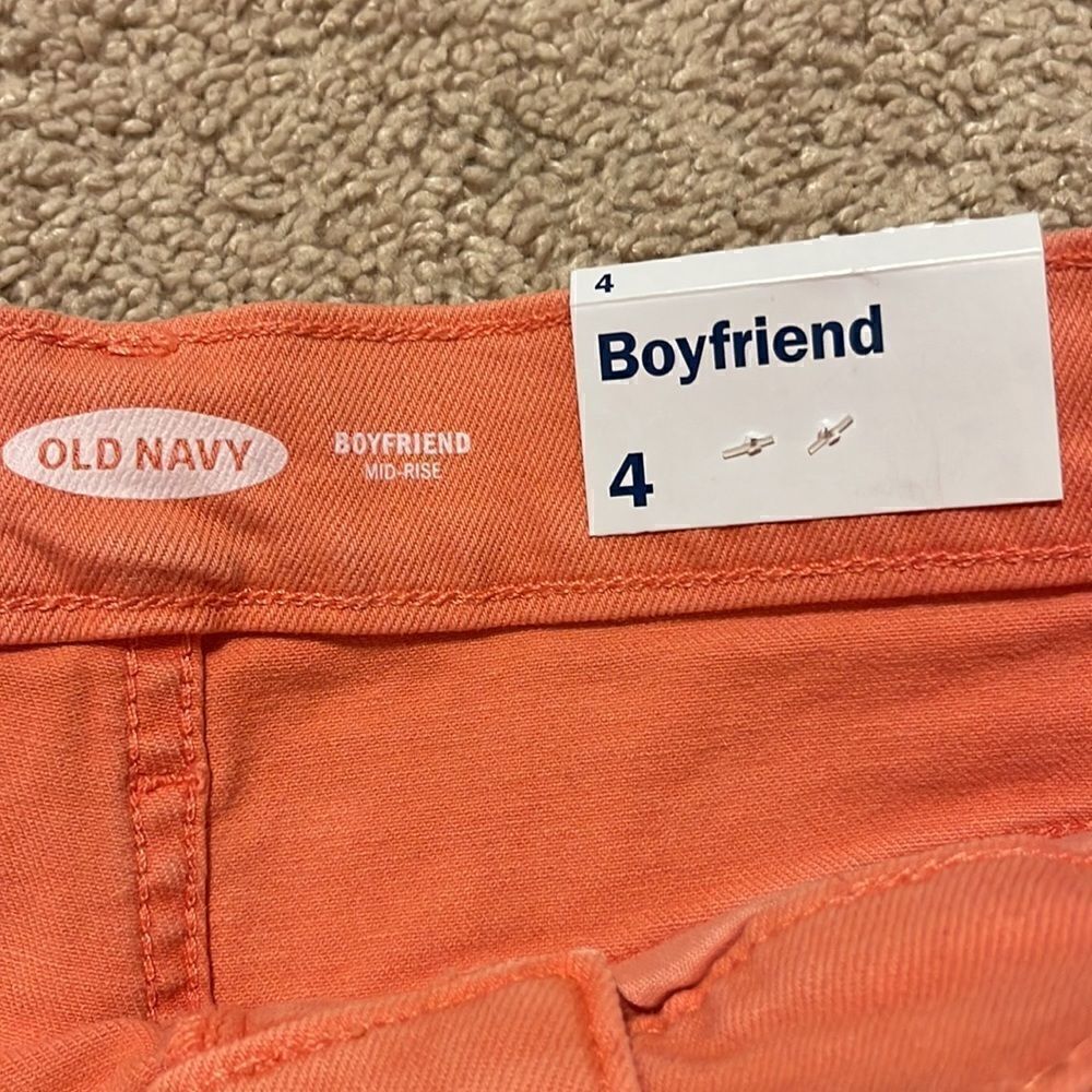 Old Navy Mid Rise Boyfriend Jean Shorts - Picture 6 of 6